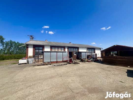 TELEPHELY, MŰHELY ELADÓ  KIVÁLÓ LOKÁCIÓ, BEFEKTETÉSNEK IS TÖKÉLETES!