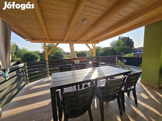 TÖBB GENERÁCIÓ CSALÁDI HÁZ BALATONBOGLÁRON