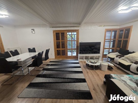 TÖBB LAKRÉSZES CSALÁDI HÁZ BALATONLELLÉN