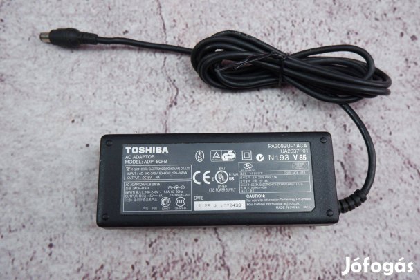 TOSHIBA laptop töltő 15V 4A ADP-60FB