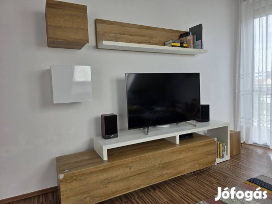 TV szekrény polccal és három kis fali szekrénnyel 