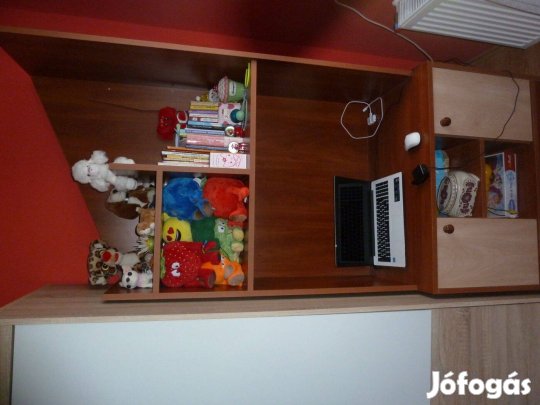 TV szekrény polcokkal