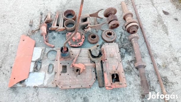 T-150 traktor alkatrész eladó