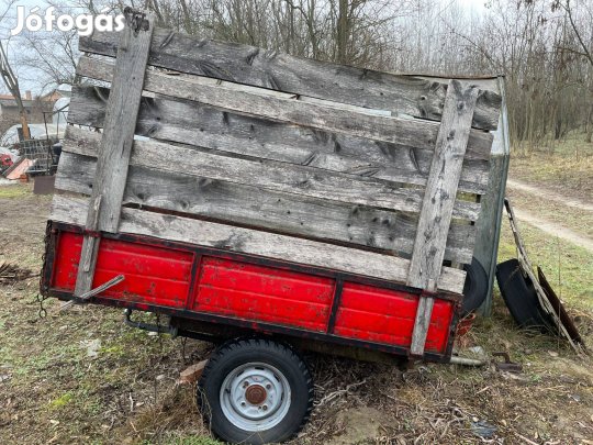 T-16 traktorhoz billenőplató