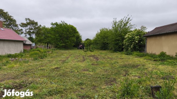 Tglskertben 2080 m2 - es telek elad.