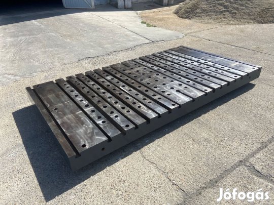 T-hornyos Prés szerelőasztal egyengetőasztal hegesztőasztal (2789)