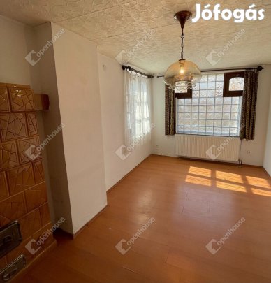 Tabon eladó egy sorházi lakás