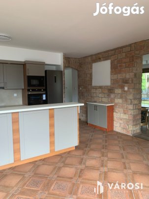Tágas , földszintes családi ház dupla garázzsal eladó