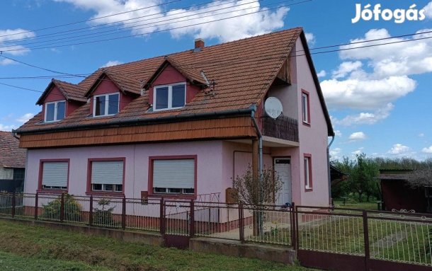 Tágas családi ház Nagyrada legcsendesebb utcájában!