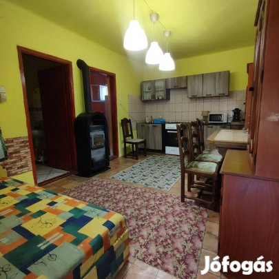 Tágas családi ház Tótkomlóson, csendes utcában