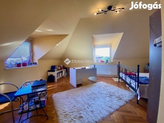 Tágas ikerház-fél a 16. kerületben