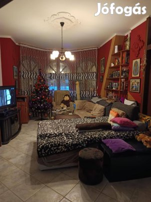 Tágas lakás a Campus közelében eladó