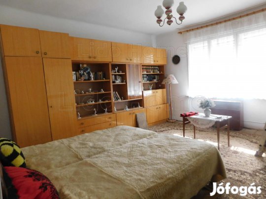 Tágas telek, remek elhelyezkedés  lehetőségek tárháza Kaposfőn!