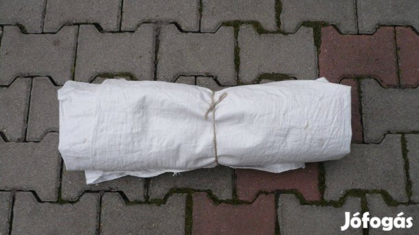 Takarmány zsákok fehér