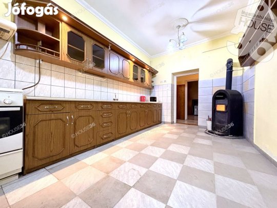 Takaros 2 szobás, netto 78 m2-es családi ház a Máriavárosban eladó!