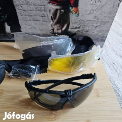 Taktikai szemüveg új gyári tokjában 4db lencsével