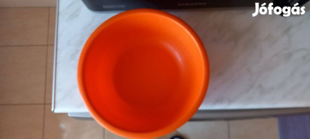 Tál műanyagból, kitűnő állapotban eladó