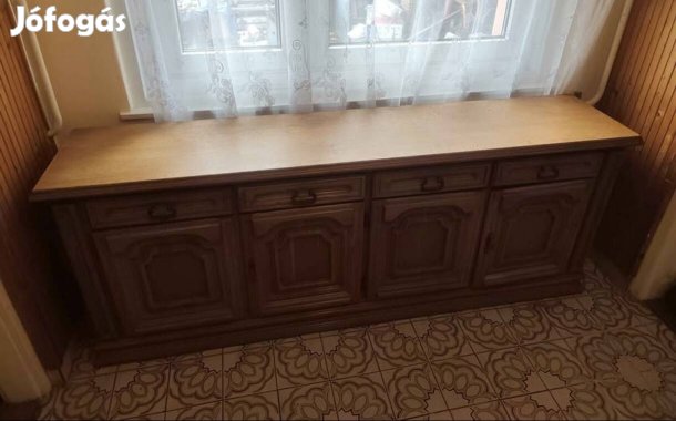 Találó szekrény eladó 
