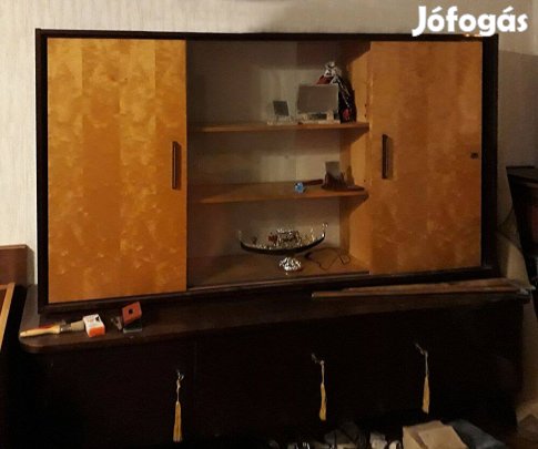 Tálalószekrény és ruhásszekrény együtt eladó