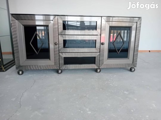 Tálalószekrény és vitrin