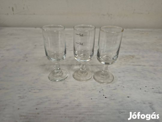 Talpas feles poharak