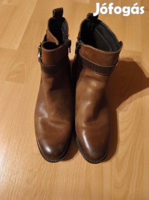 Tamaris csodaszép barna bőr női csizma 40