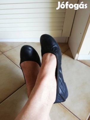 Tamaris fekete bőr 38 as balerina