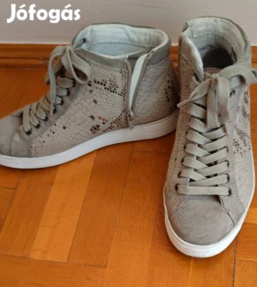 Tamaris magasszárú valódi bőr sneaker cipzárral és fűzővel