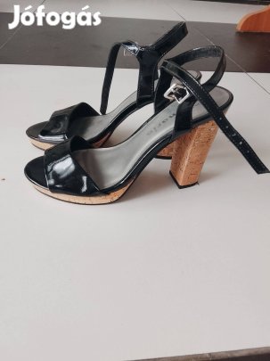 Tamaris női fekete puha lakbőr szandál extra csinos 38 as
