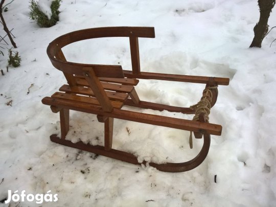 Támlás gyerek szánkó