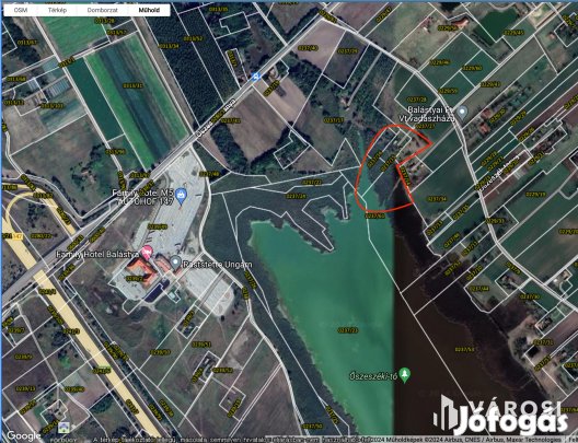 Tanya az Őszeszéki tó partján  M5-ös autópályától 2 percre