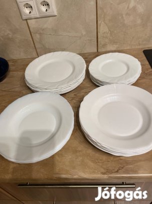 Tányérok, lapos,leveses