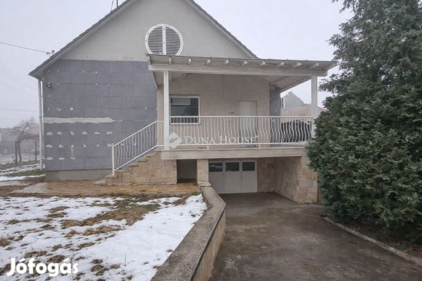Tápiószecsői 118 nm-es ház eladó