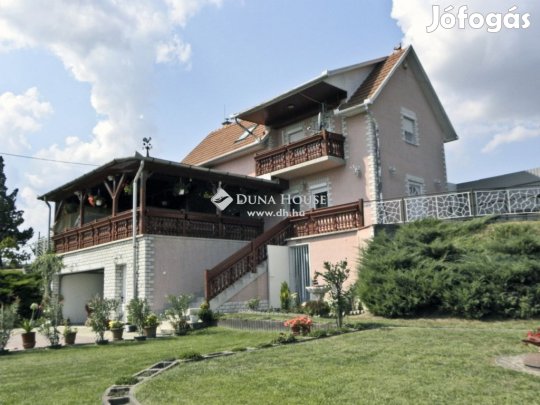 Tápiószecsői eladó 270 nm-es ház