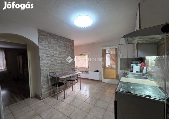 Tápiószecsői eladó 72 nm-es ház