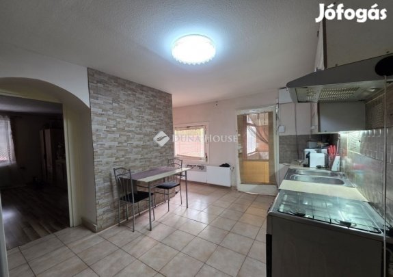 Tápiószecsői eladó 72 nm-es ház