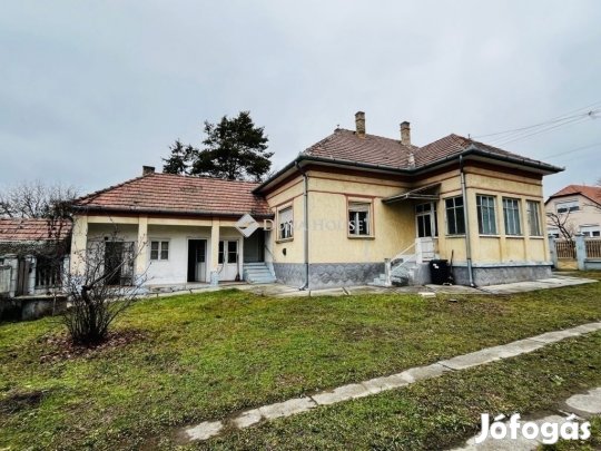 Tápiószecsői eladó 98 nm-es ház