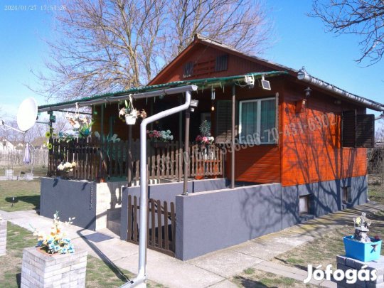 Tápiószentmártonban  igényes mézeskalács házikó eladó