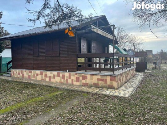 Tápiószentmártonban faházas nyaraló eladó