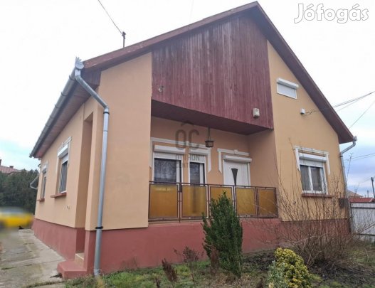 Tápiószentmártoni 126 nm-es ház eladó