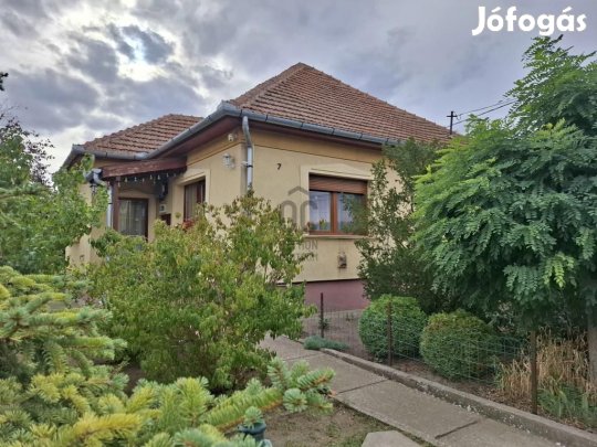 Tápiószentmártoni 77 nm-es ház eladó