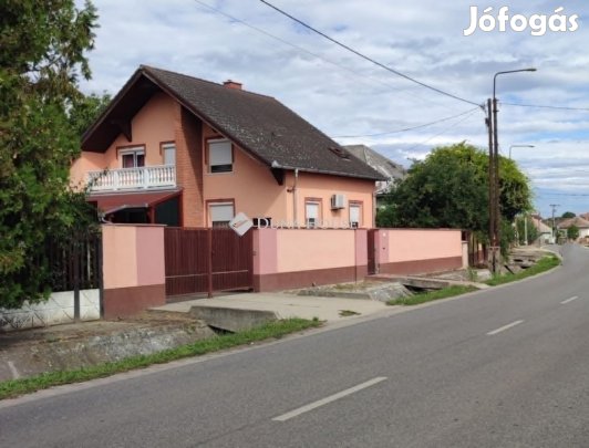Tápiószentmártoni eladó 112 nm-es ház