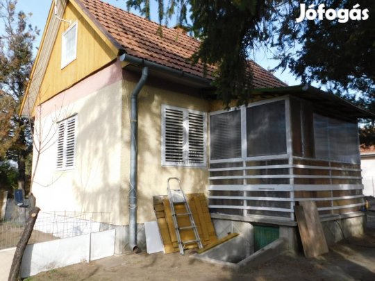 Tápiószentmártoni eladó 30 nm-es ház