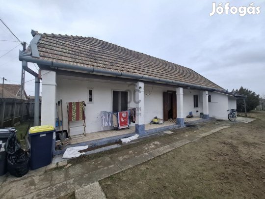 Tápiószentmártoni eladó 51 nm-es ház