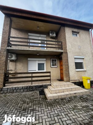 Tapolcán Bevásárlóközpontokhoz közeli családi ház eladó