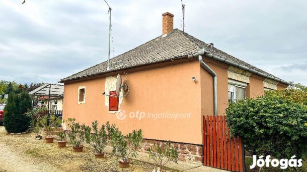 Tápszentmiklósi 110 nm-es ház eladó