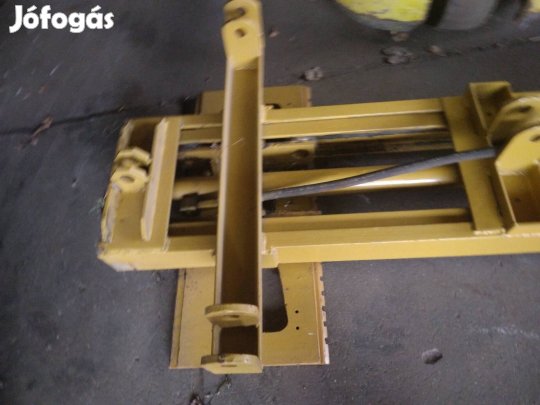 Targoncatorony villával 