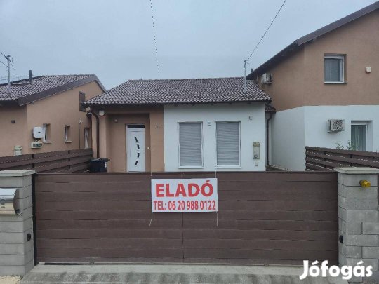 Tárnokon Gesztenyés utca 6/2 azonnal költözhető 2023-ban épült kertes