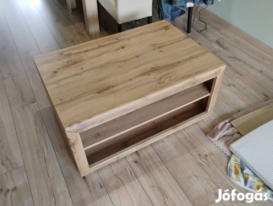 Tároló rekeszes dohányzóasztal