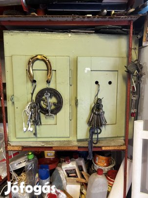 Tároló szekrény garázsba